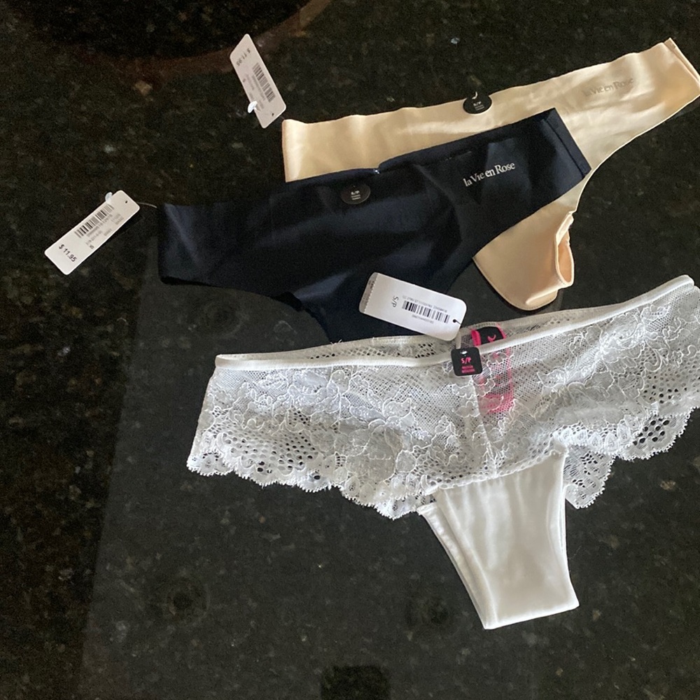 NWT 3 thongs size small